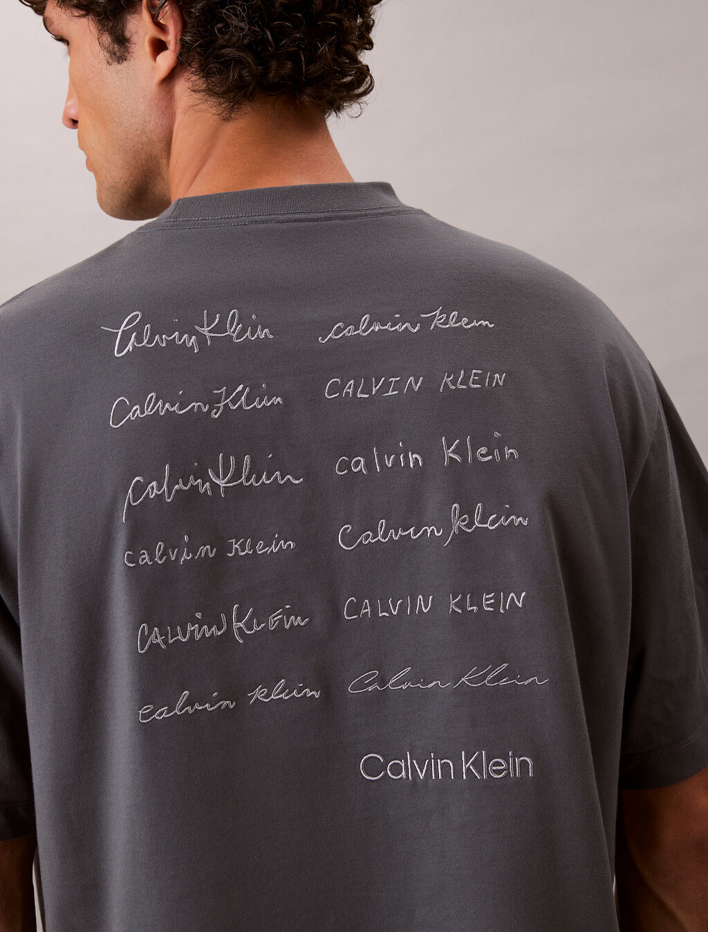 Lässiges T-Shirt mit Script-Logo