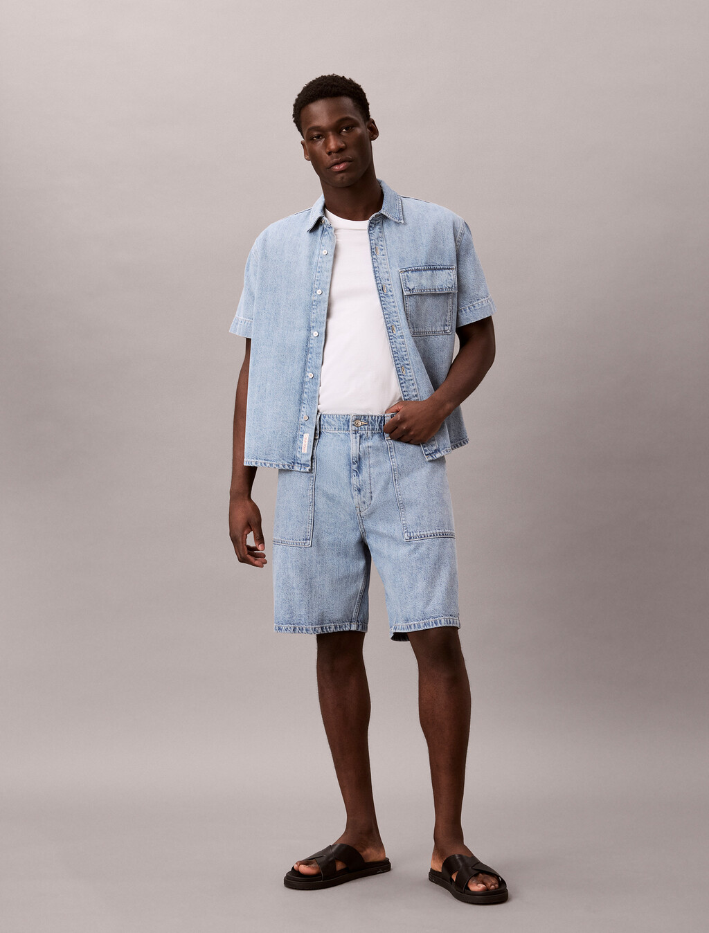 Denim-Shirt mit kurzen Ärmeln und Taschen