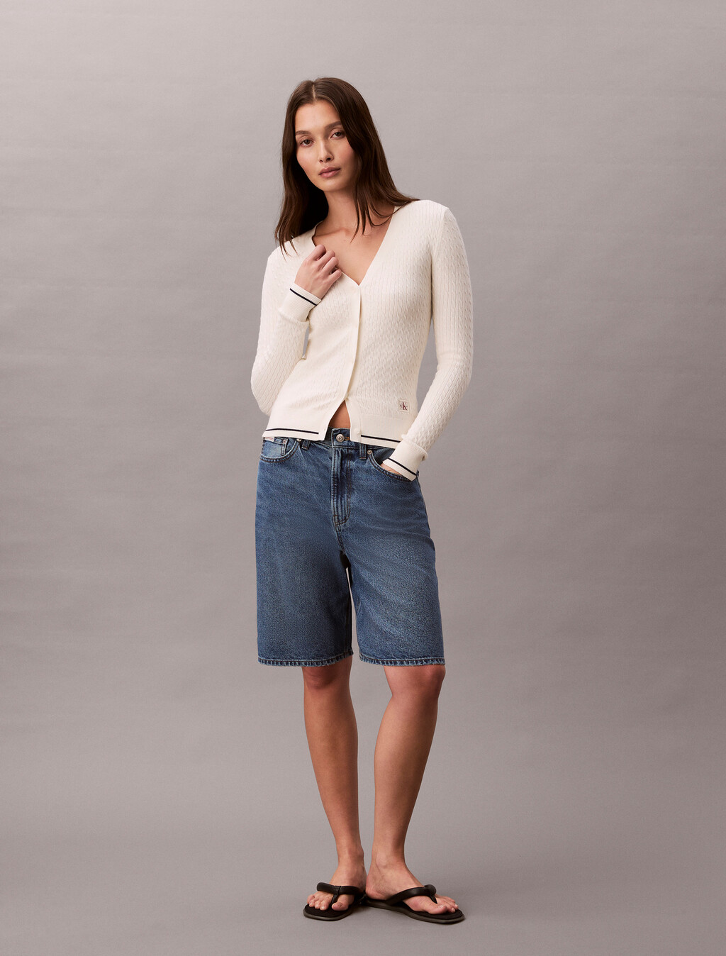 Schlanker Strick-Pullover mit Kabelmuster