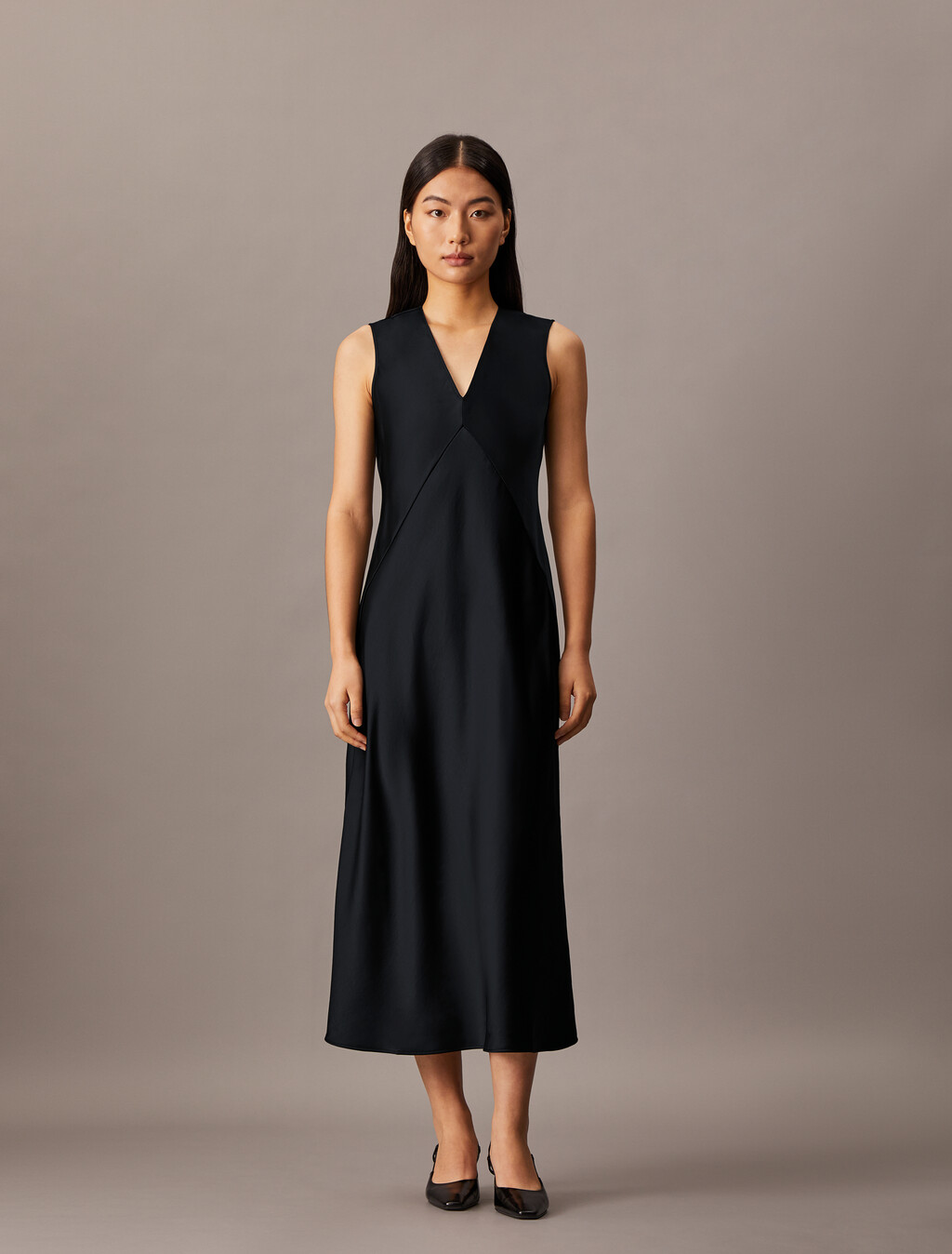 Essentials Satin ohne Ärmel V-Ausschnitt-Kleid