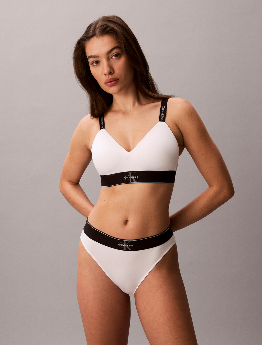 Leicht gefütterter Bralette - Grafisches Monogramm aus Mikrofaser mit Dehnbarkeit