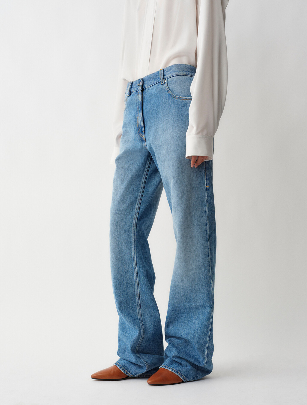 02 Low Rise Straight Jeans