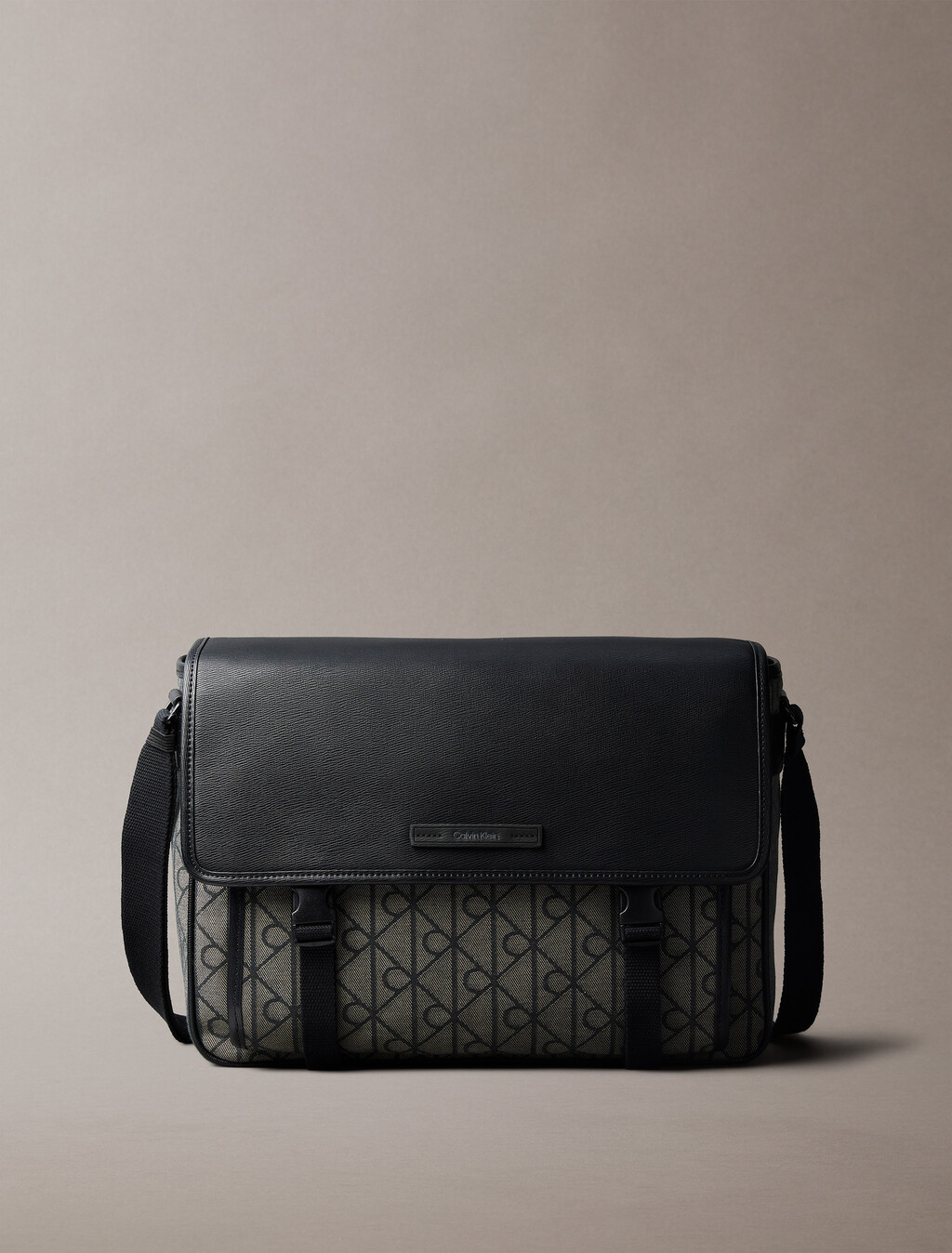 Emblem-Logo-Jacquard-Messenger-Tasche