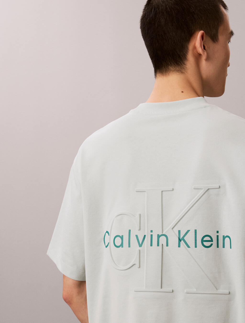 Kühles, lässiges Rücken-Monogramm-T-Shirt