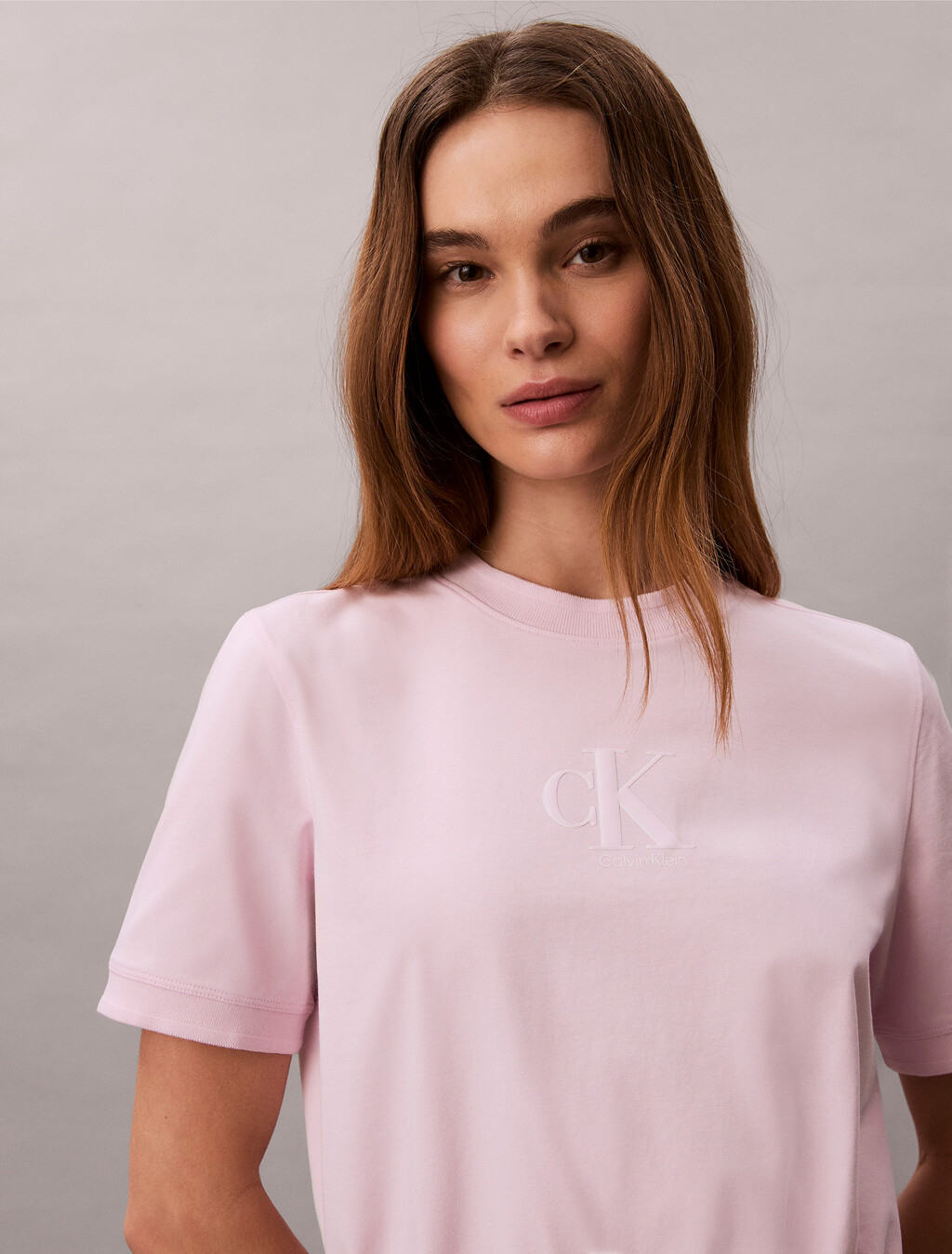 Kühles T-Shirt-Kleid mit Taillenband