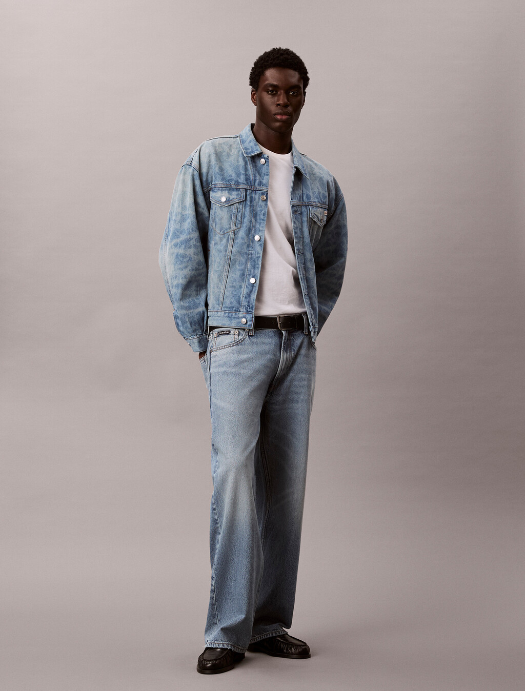 Denimjacke mit 90er-Jahre-Logo