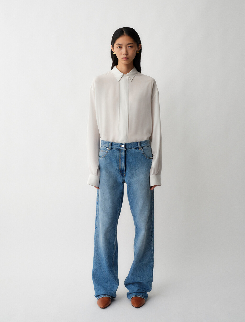02 Low Rise Straight Jeans