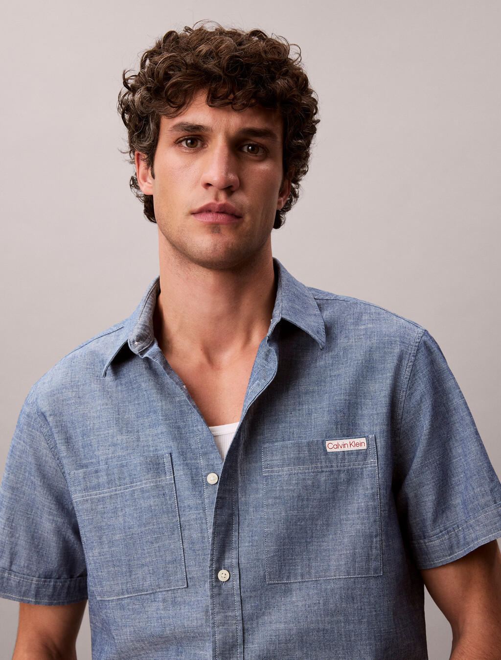 Baumwoll-Chambray-Shirt mit kurzen Ärmeln