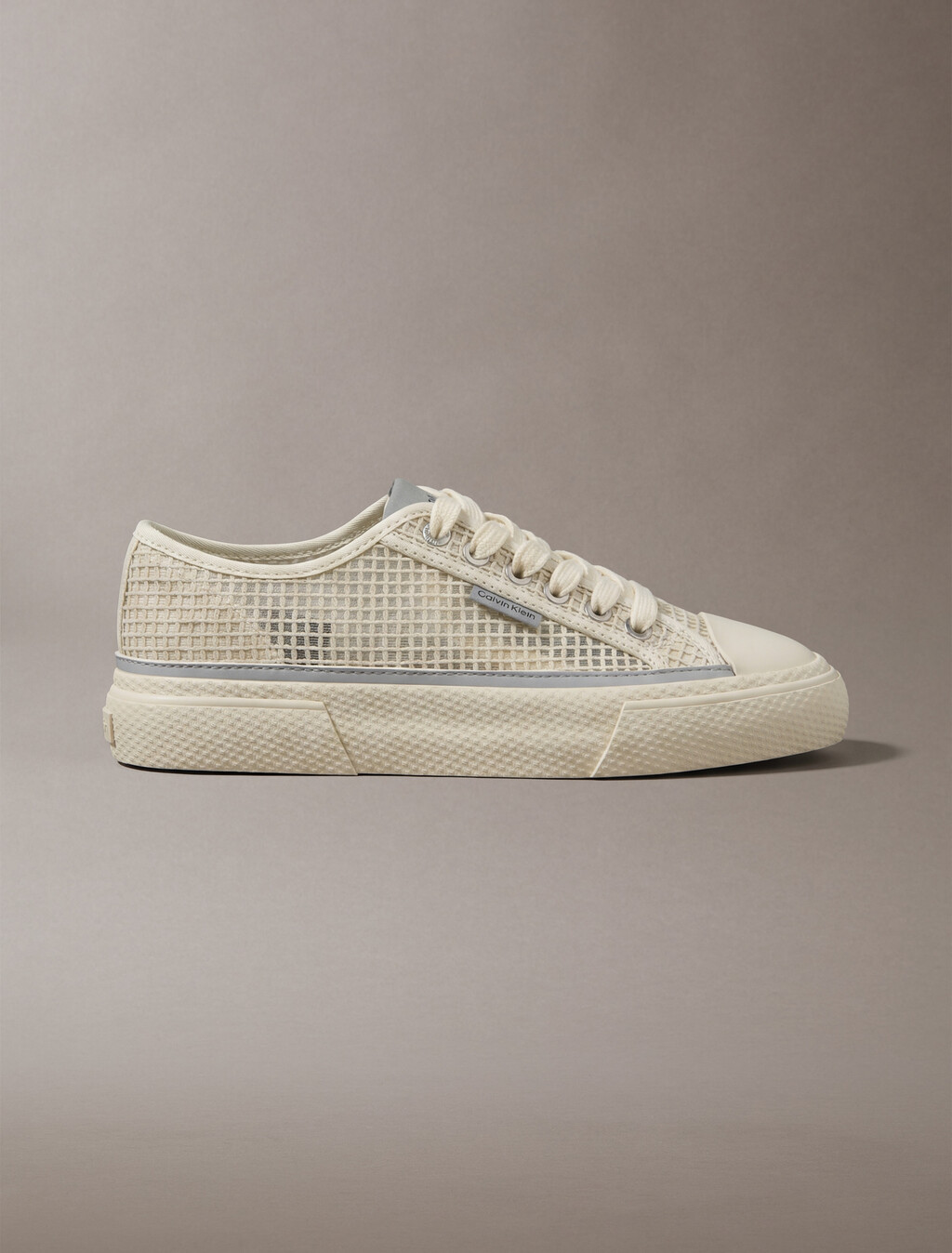 Vulkanisierte Schnürschuhe mit strukturiertem Obermaterial
