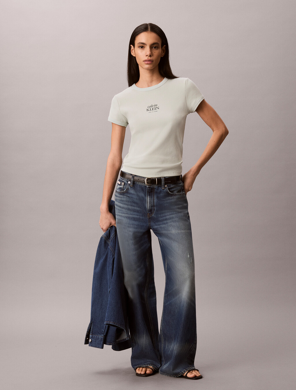 Schlanker, gerippter Baumwoll-Logo-T-Shirt