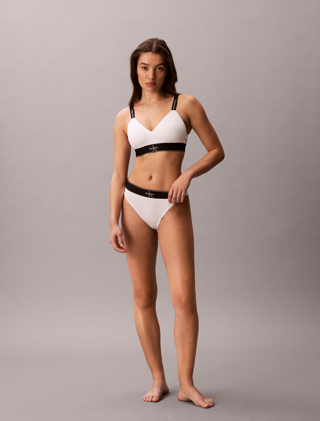 Leicht gefütterter Bralette - Grafisches Monogramm aus Mikrofaser mit Dehnbarkeit