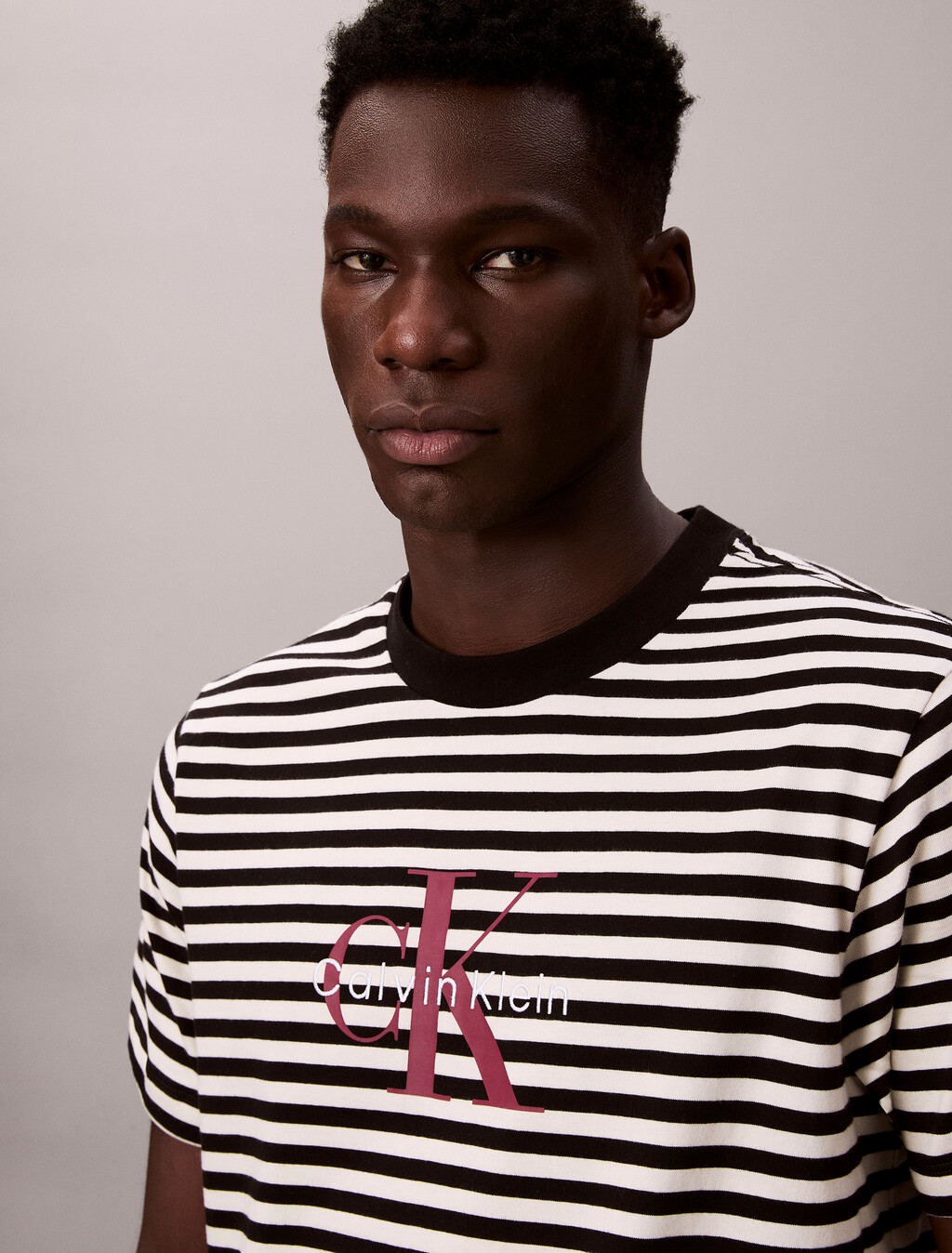 Monogram-Logo-Streifen-Lounge-T-Shirt