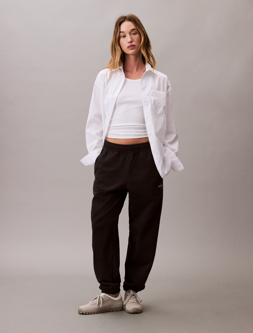 Lässige Jogger mit Monogramm