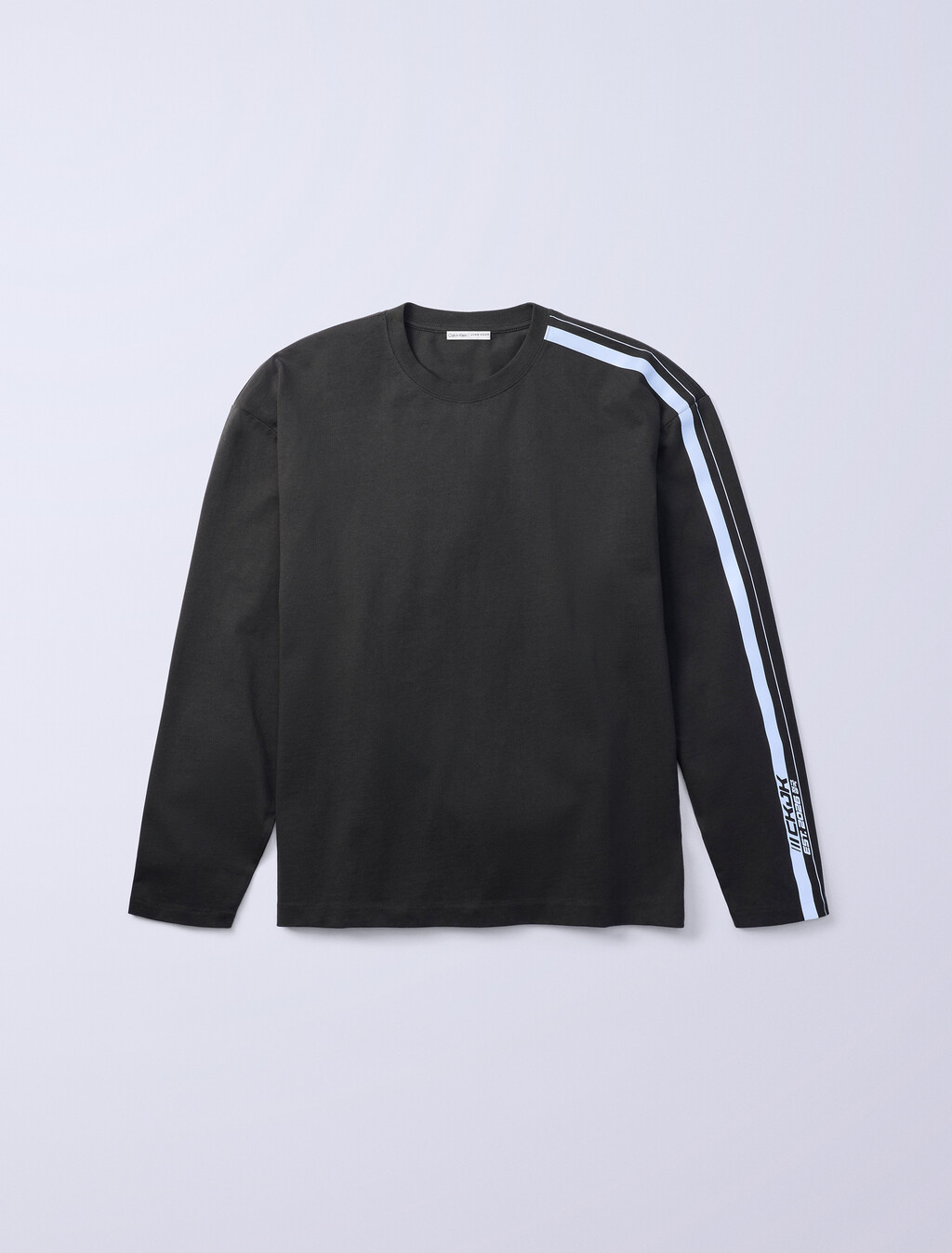 Jung Kook für Calvin Klein Racing Stripe Loose T-Shirt