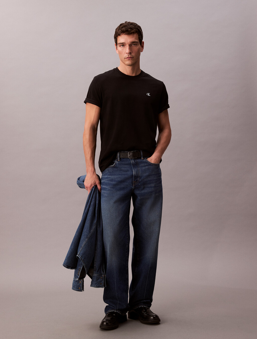 Gestickter Monogramm-Logo-Loungeshirt Gestickter Monogramm-Logo-Loungeshirt
