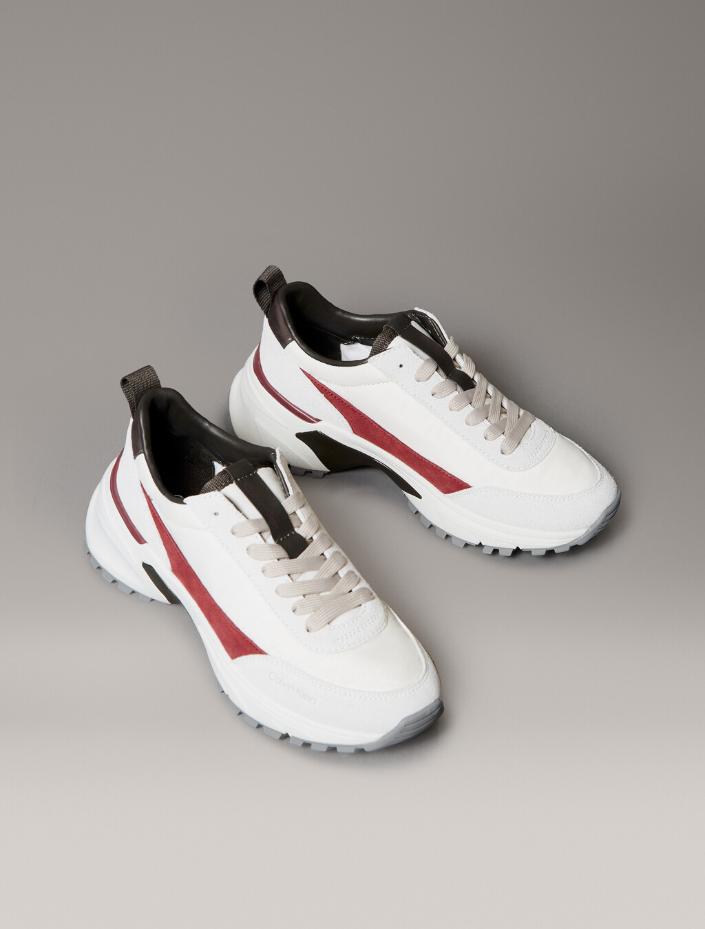 Laufschuhe aus Wildleder und Nylon