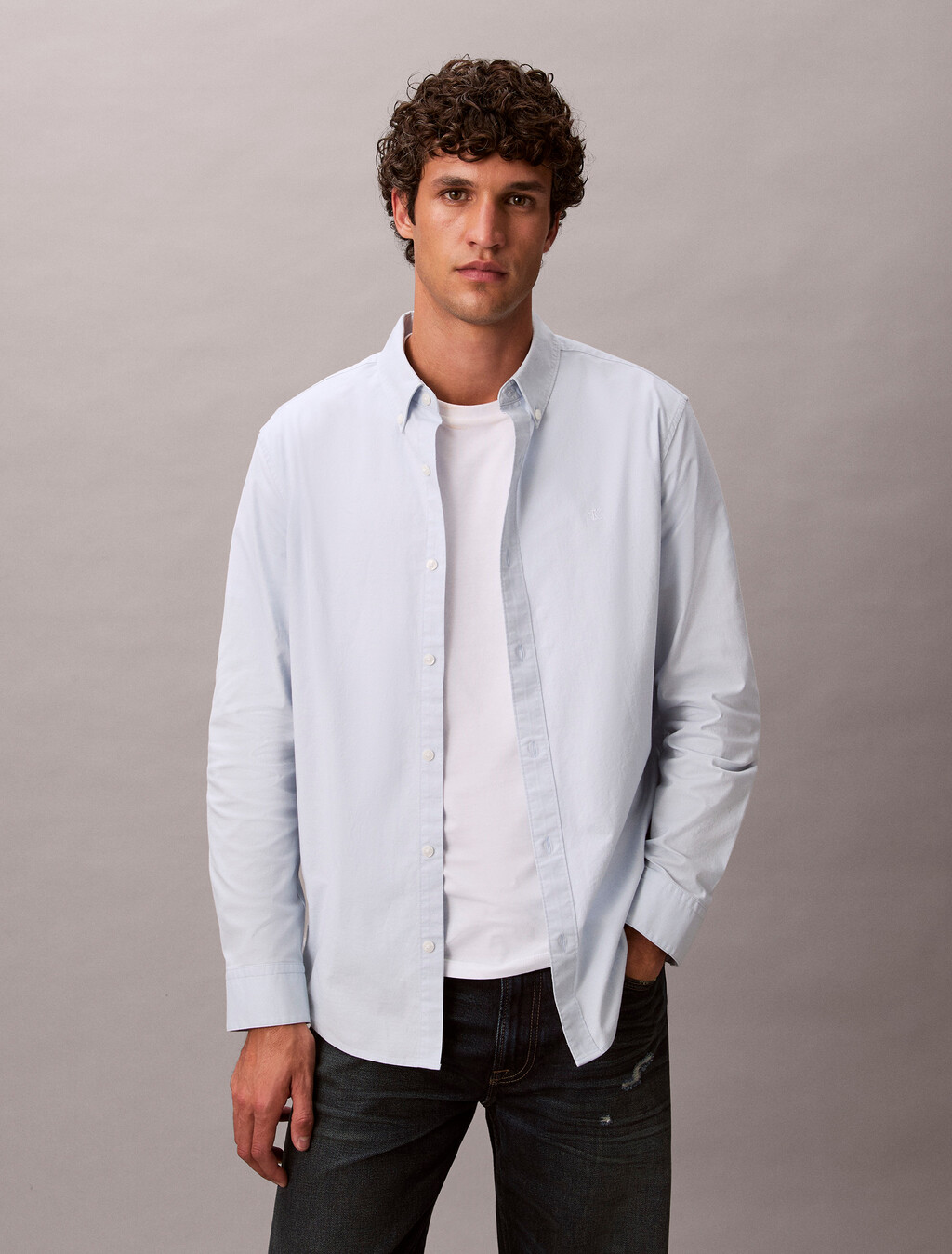 Einfarbiges klassisches Oxford Button-Down Hemd Einfarbiges klassisches Oxford Button-Down Hemd