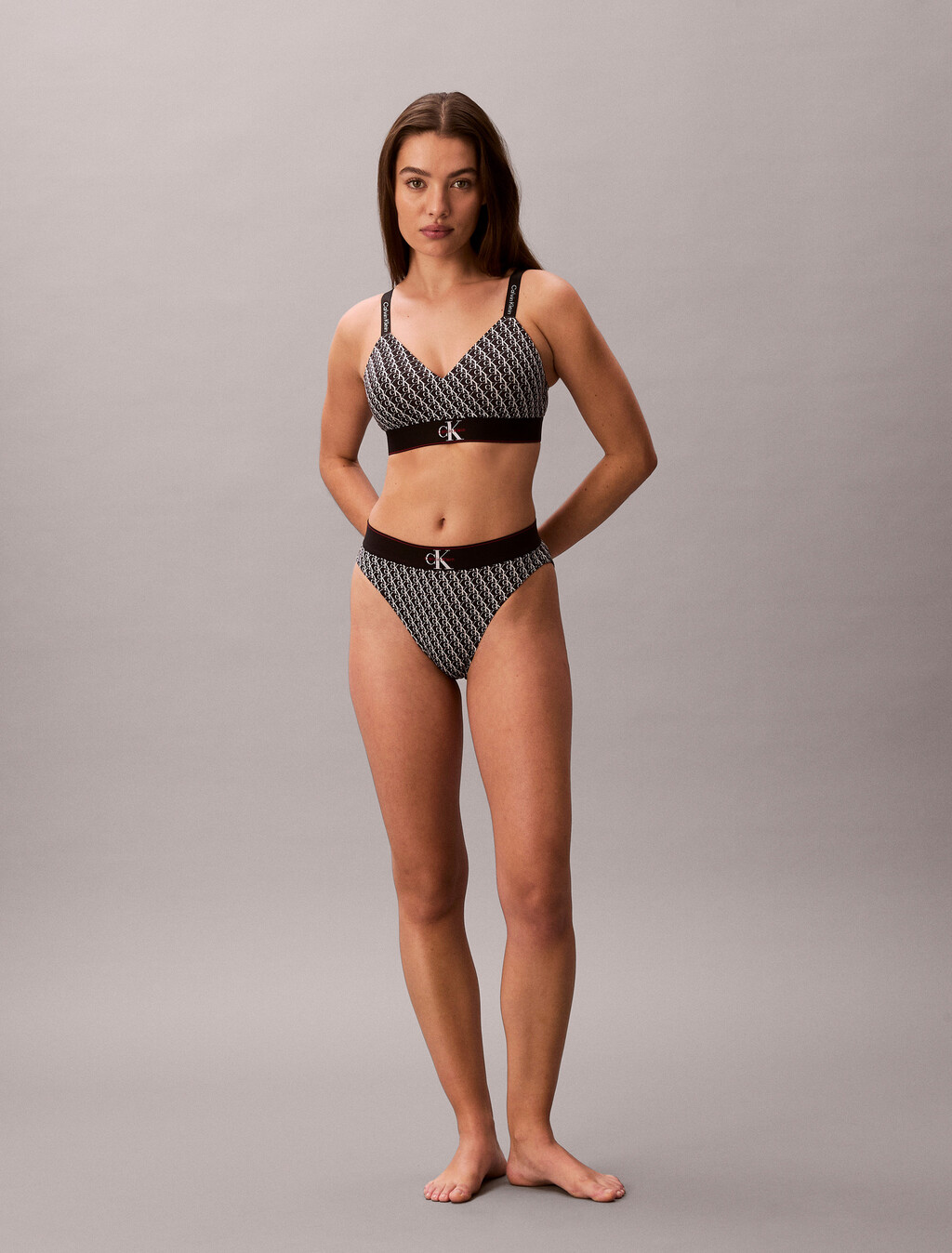 Leicht gefütterter Bralette - Grafisches Monogramm aus Mikrofaser mit Dehnbarkeit