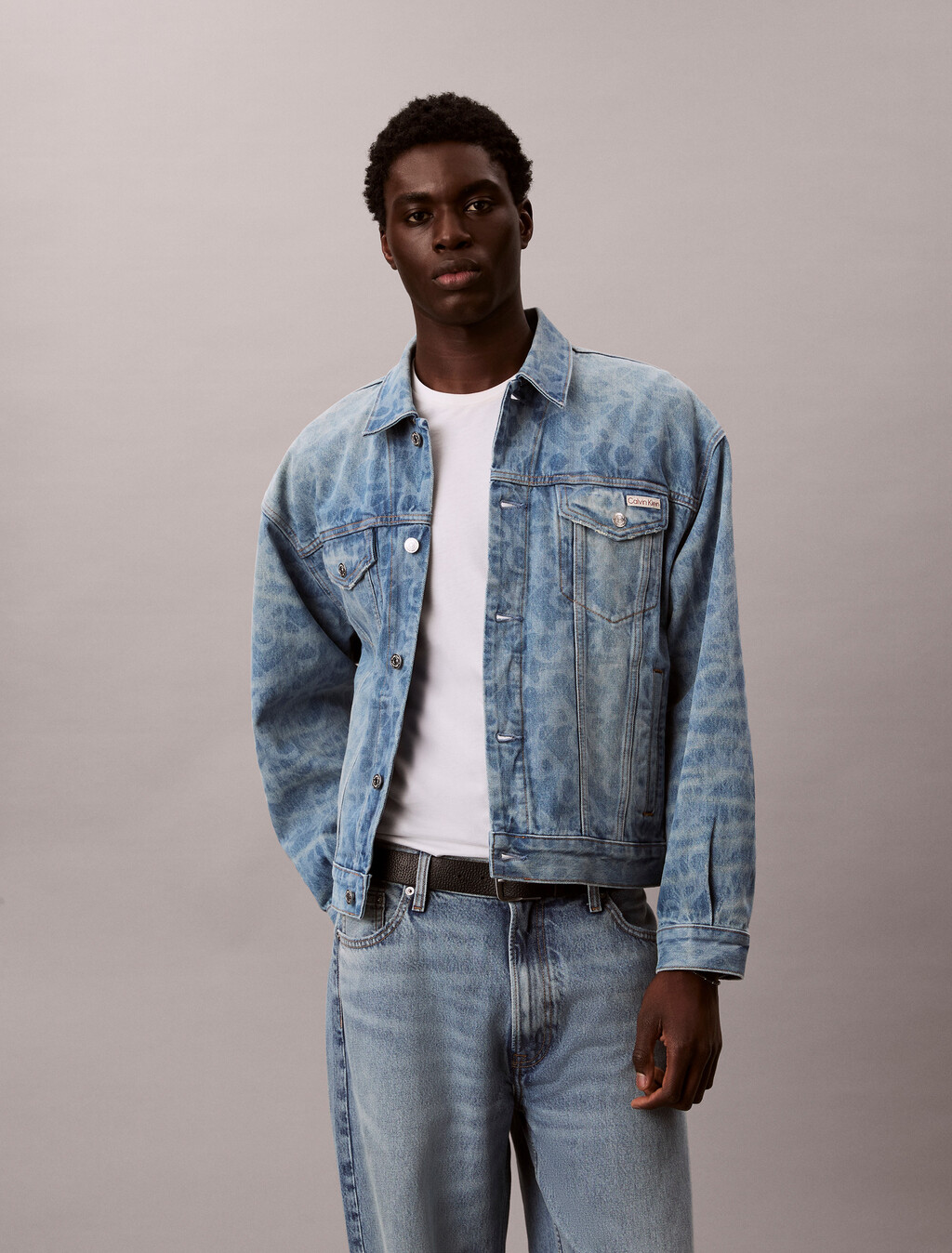 Denimjacke mit 90er-Jahre-Logo