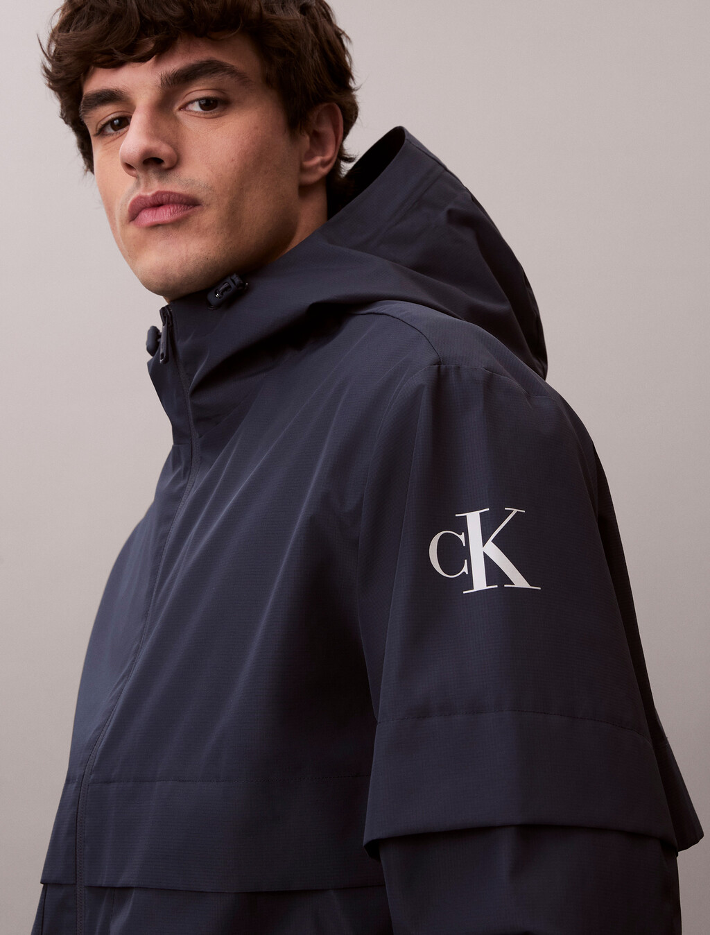 Windbreaker aus Ripstop mit Kapuze