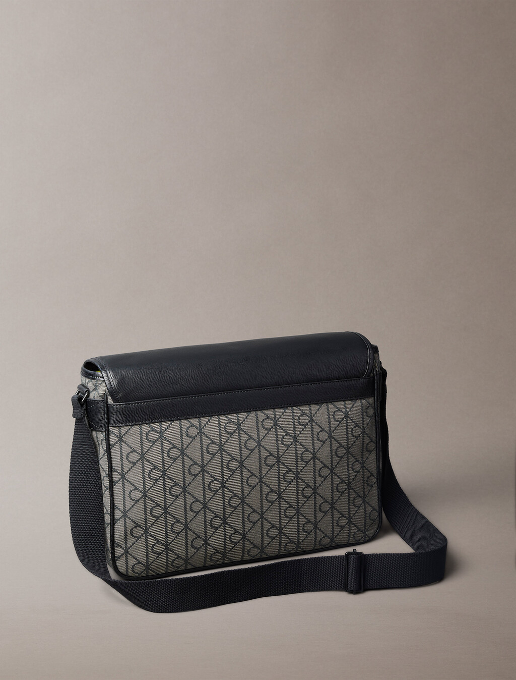 Emblem-Logo-Jacquard-Messenger-Tasche