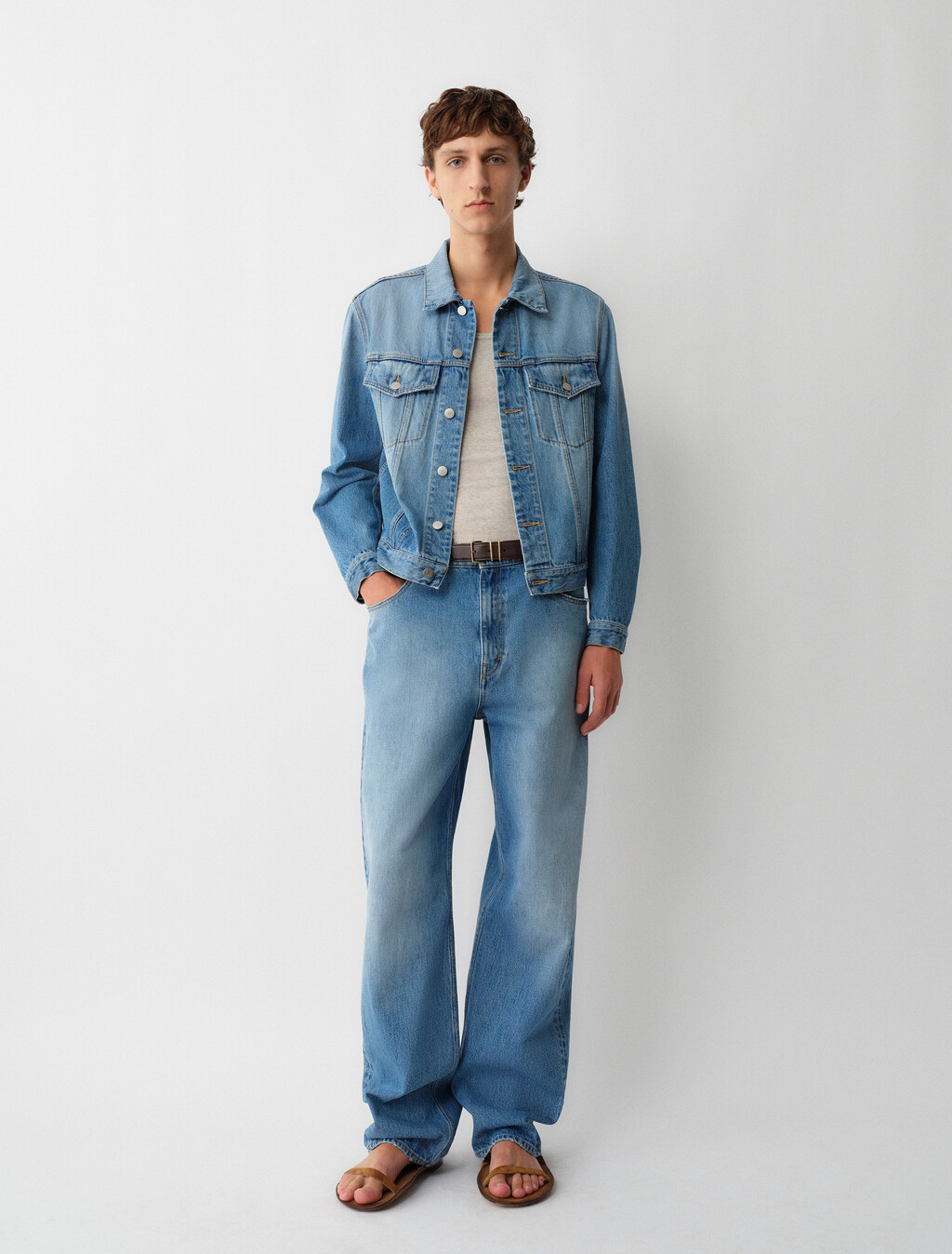 05 Low Rise Wide Leg Jeans