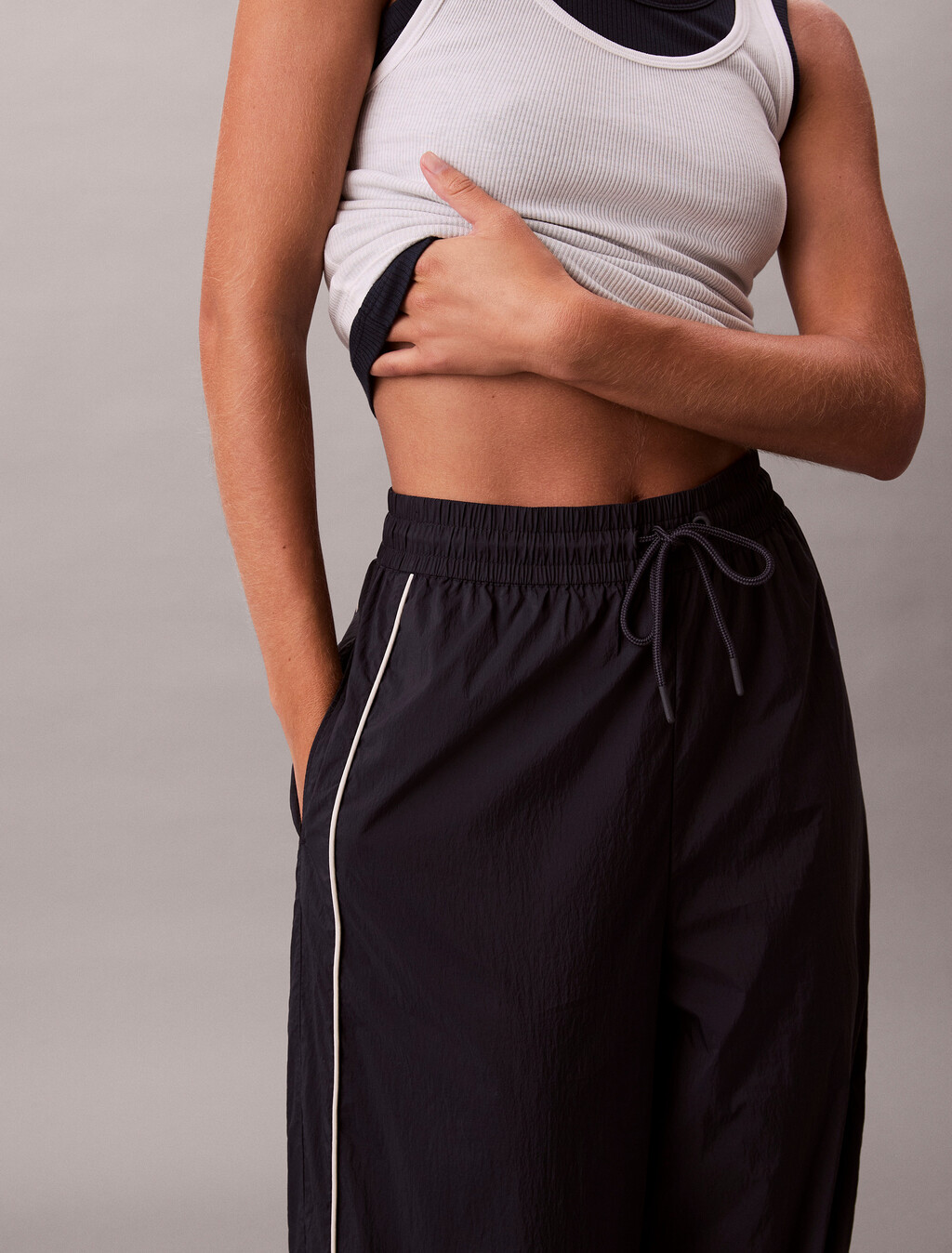 Crinkle-Nylon-Loungehosen mit lockerer Passform