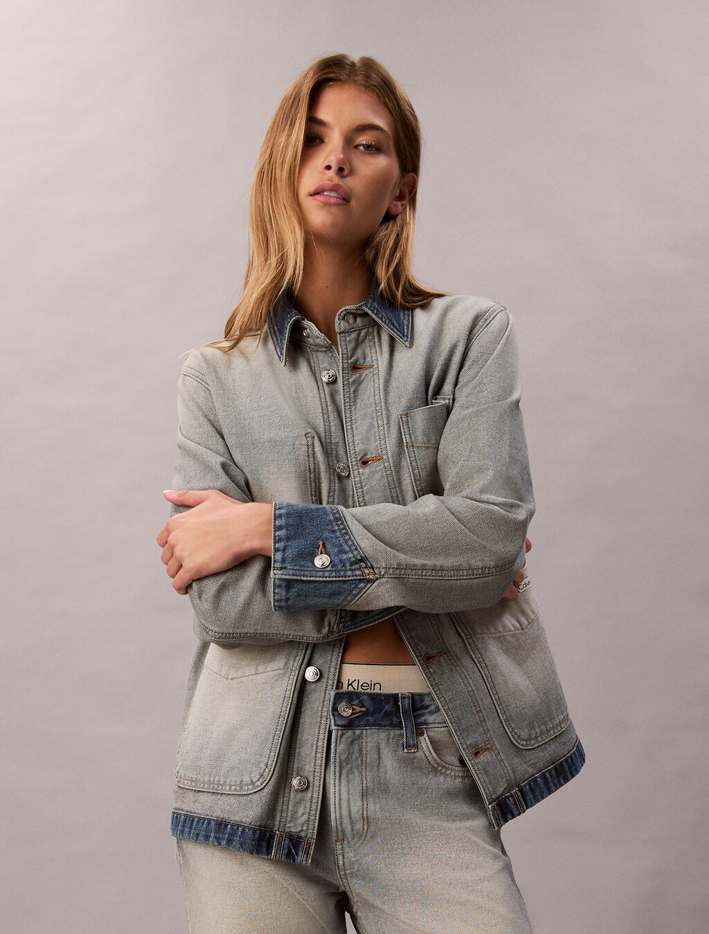 Lässige Denim-Jacke mit Innen-Außen-Design Lässige Denim-Jacke mit Innen-Außen-Design