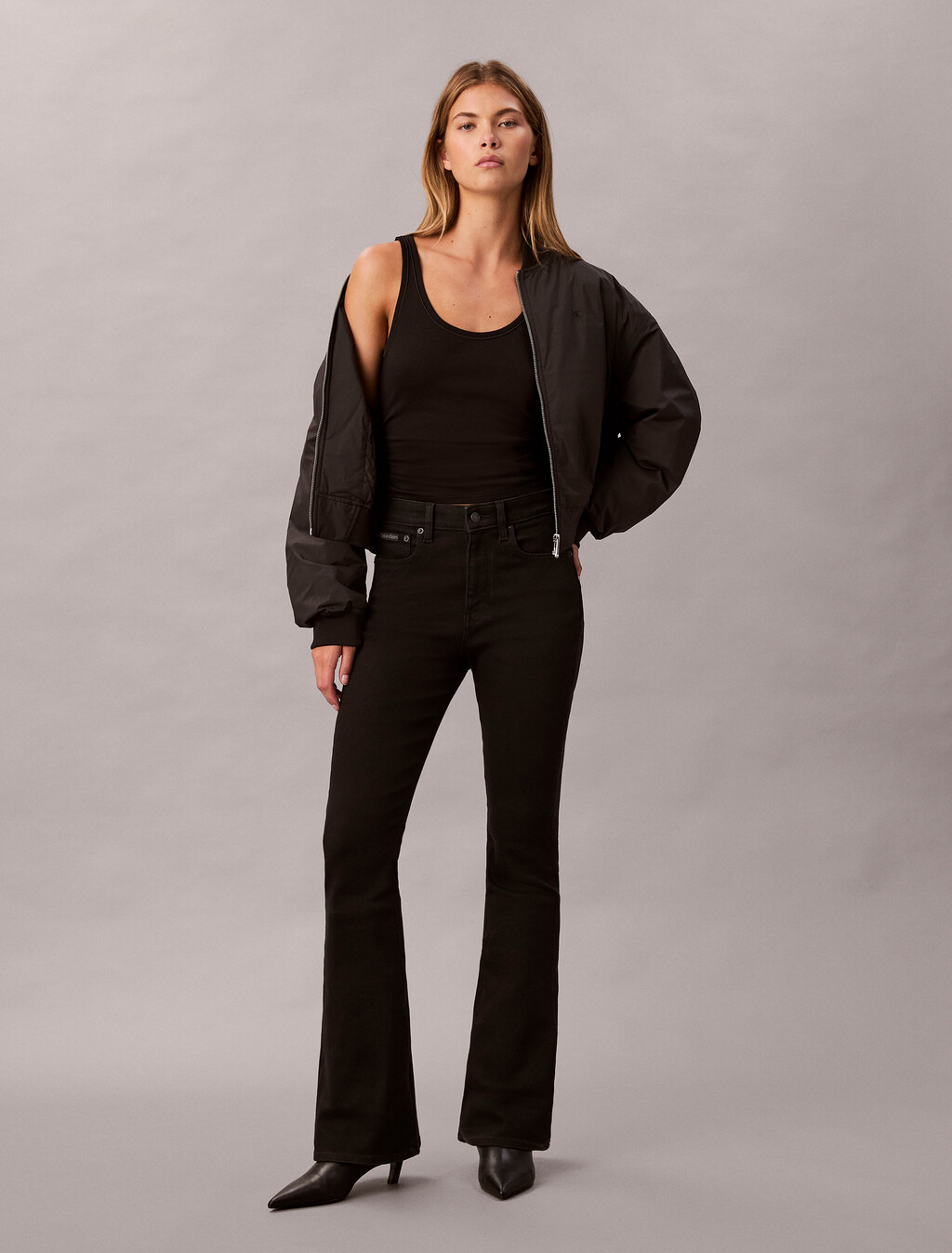 Klassische schwarze High-Rise-Flare-Jeans 37,5