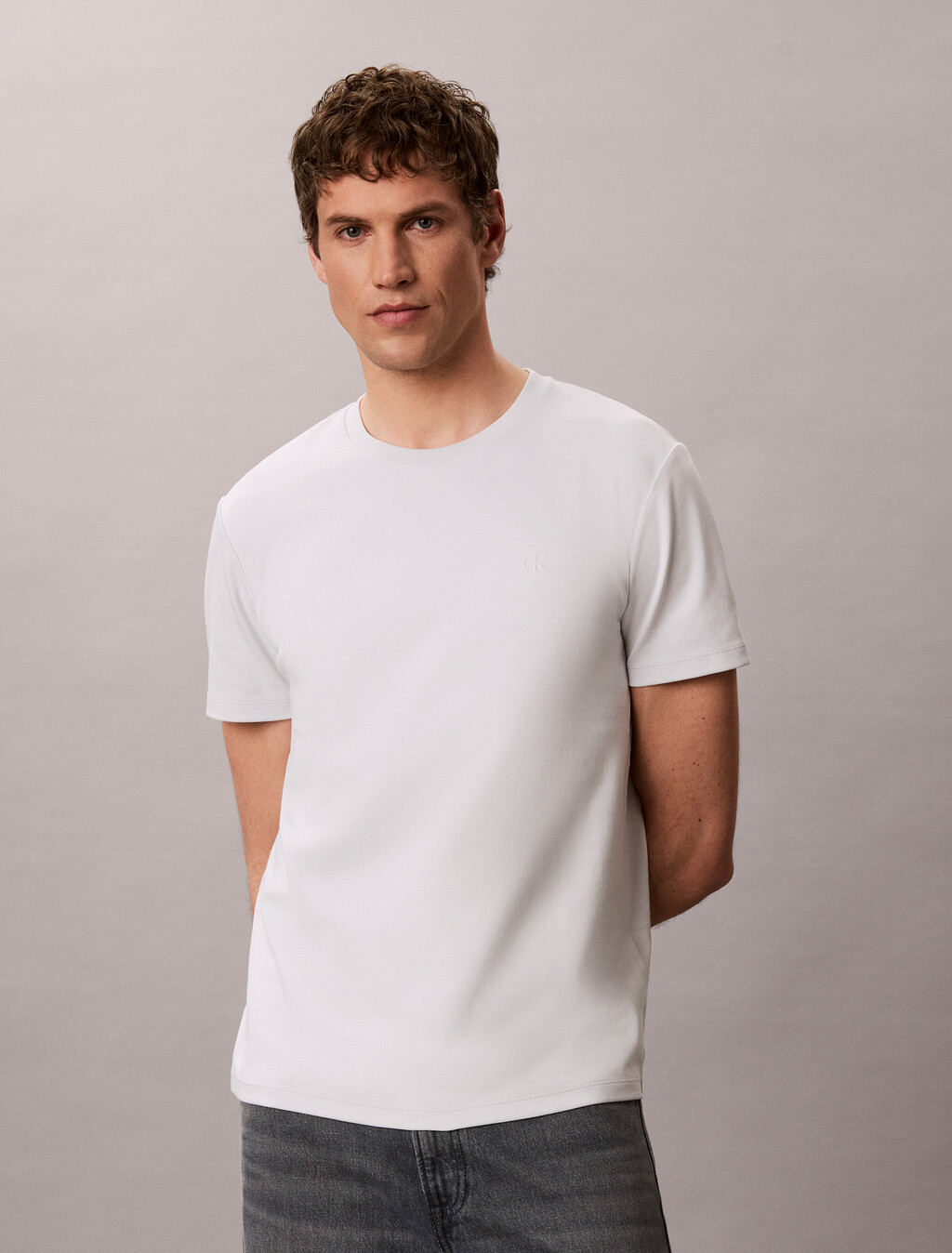 Slim Sleek Doppelte-Knit-Monogram-T-Shirt