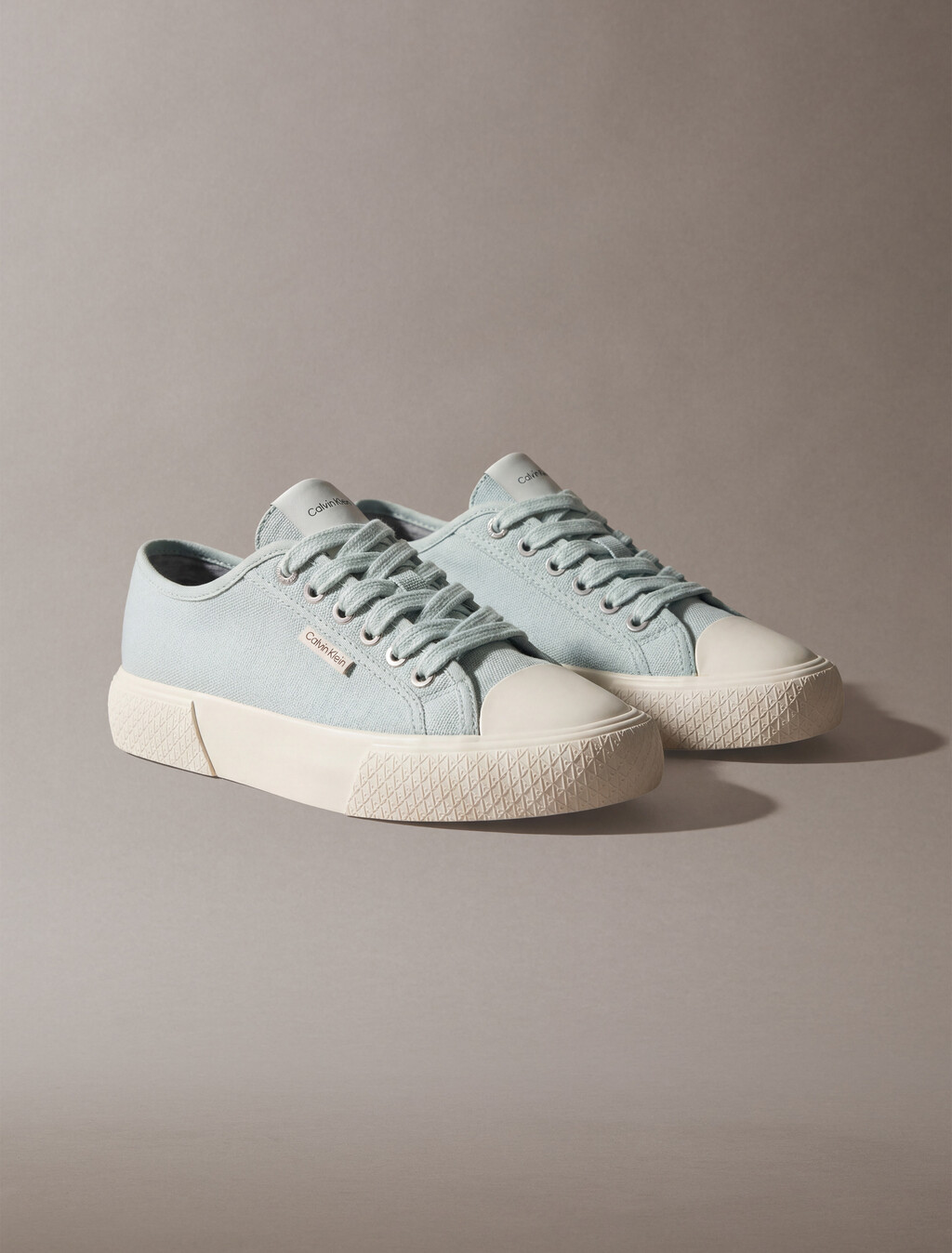 Vulkanisierte Schnürschuhe aus Leinwand