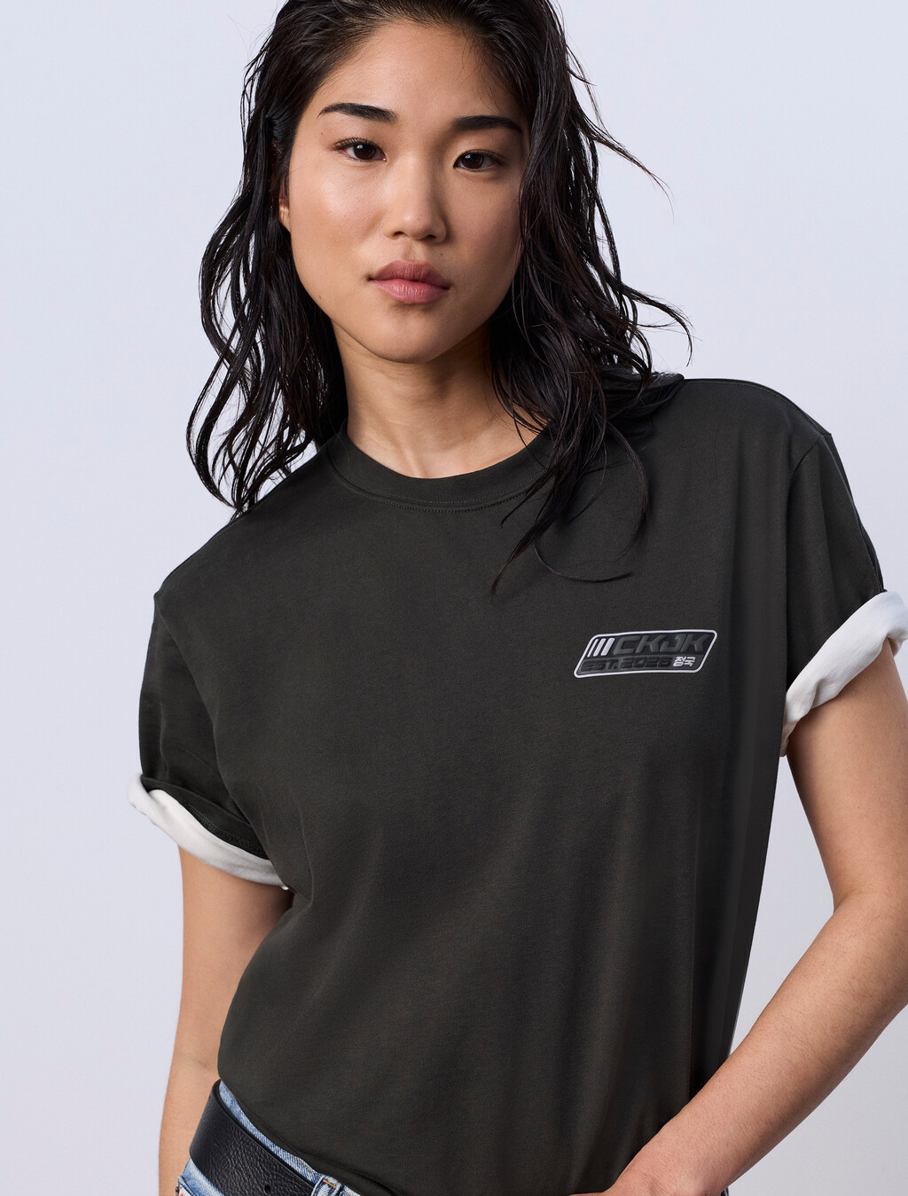 Jung Kook für Calvin Klein Logo Badge Loose T-Shirt